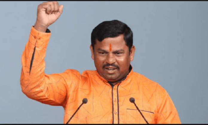 హుసేన్‌ సాగర్‌లో వద్దంటే.. ప్రగతిభవన్‌ ముందు