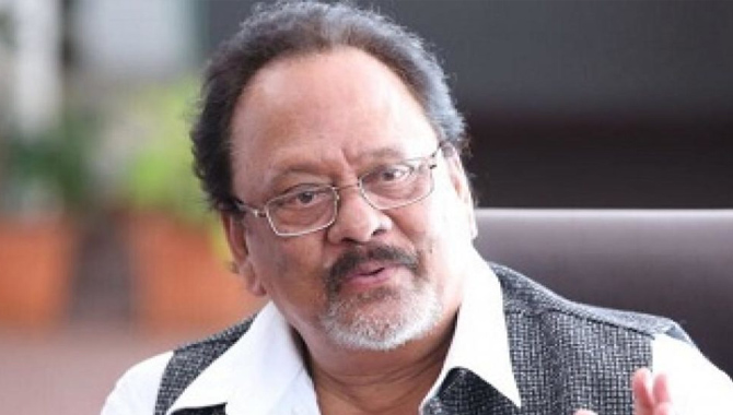 సంపూర్ణ  ఆరోగ్యం గా సెలబ్రిటీస్ సాధారణ వైద్యం కోసం వెళ్లినా…. అతి చూపిస్తున్న సోషల్ మీడియా