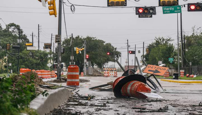 టెక్సాన్ ను వణికిస్తున్న హరికేన్