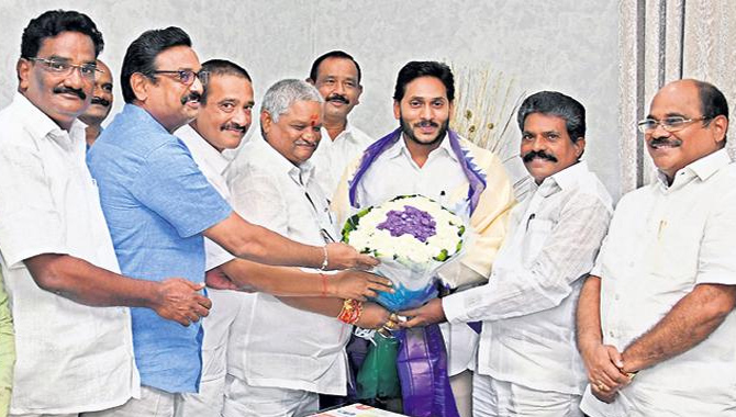 త్వరలో పీఆర్సీ ప్రకటన .. ఏపీఎన్‌జీవో  సంఘం