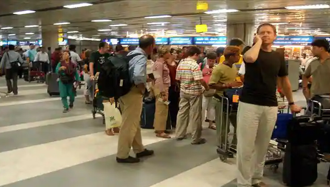 త్వరలో విదేశీ పర్యాటకులకు అనుమతి