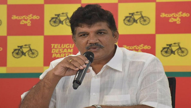 ఈ ఘటనకు పోలీసులదే బాధ్యత : ధూళిపాళ్ల