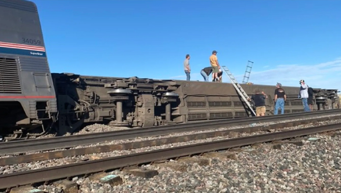 అమెరికాలో రైలు ప్రమాదం