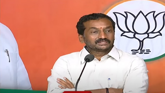 ఐటీ అభివృద్ధిపై చర్చకు సిద్ధమా ? :  రఘునందన్