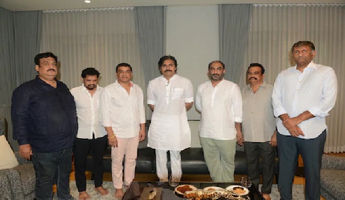 పవన్ కళ్యాణ్‌‌తో టాలీవుడ్ నిర్మాతల భేటి