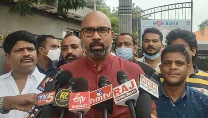 అవినీతి గురించి మాట్లాడితే అక్రమ కేసులు