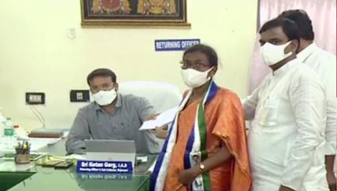 బద్వేలులో వైఎస్ఆర్సీపీ అభ్యర్థి  నామినేషన్