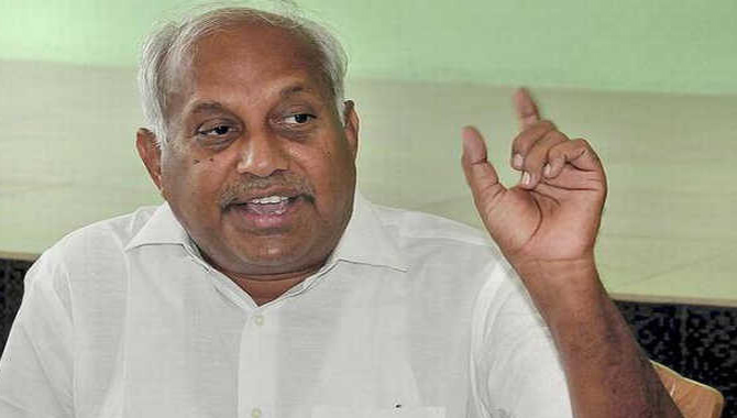 కేంద్ర మాజీ మంత్రి సంచలన వ్యాఖ్యలు