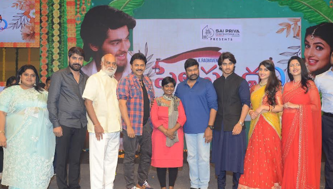 చిరంజీవి, వెంక‌టేశ్ ముఖ్య అతిథులుగా వైభ‌వంగా జ‌రిగిన ‘పెళ్లి సంద‌D’ ప్రీ రిలీజ్ ఈవెంట్‌