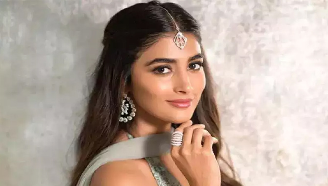 పవన్ కళ్యాణ్ సినిమాకి  హ్యాండ్ ఇచ్చిన పూజా హెగ్డే