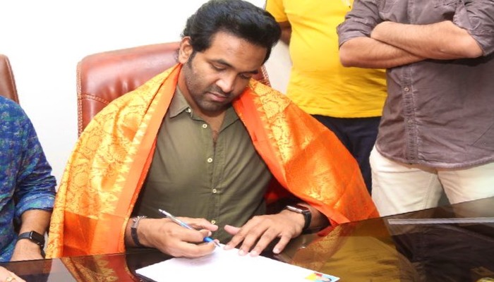 ‘మా’ ప్రెసిండెంట్‌గా బాధ్యతలు స్వీకరించిన మంచు విష్ణు..పెన్షన్ల పై తొలిసంతకం