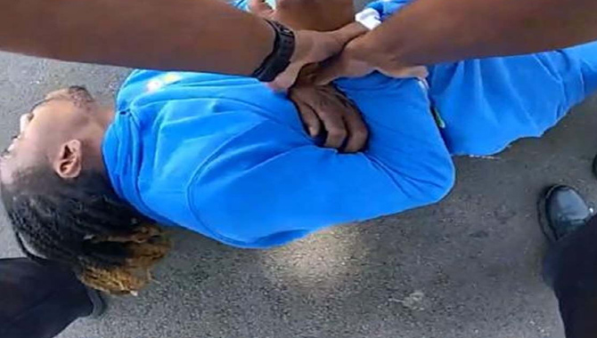 అమెరికాలో మరో జార్జ్ ఫ్లాయిడ్ తరహా ఘటన అమెరికాలో మరో జార్జ్ ఫ్లాయిడ్ తరహా ఘటన