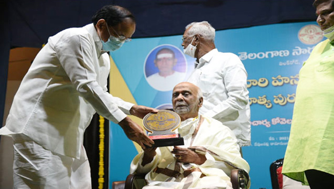 మాతృభాషను అన్ని రాష్ట్రాలు అమలు చేయాలి: ఉపరాష్ట్రపతి