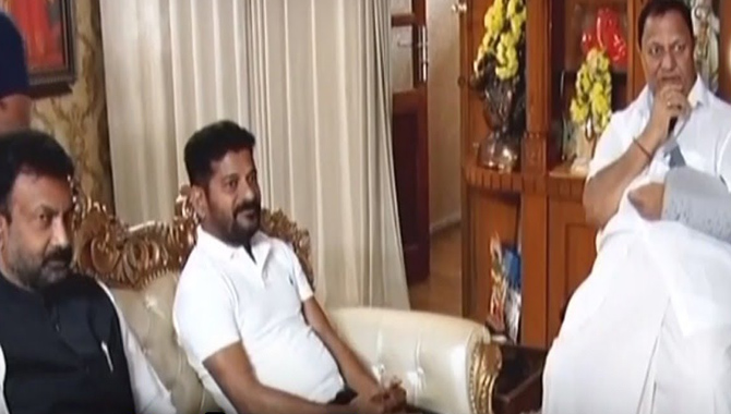 ఎంపీ డి.శ్రీనివాస్‌ను కలిసిన రేవంత్ రెడ్డి