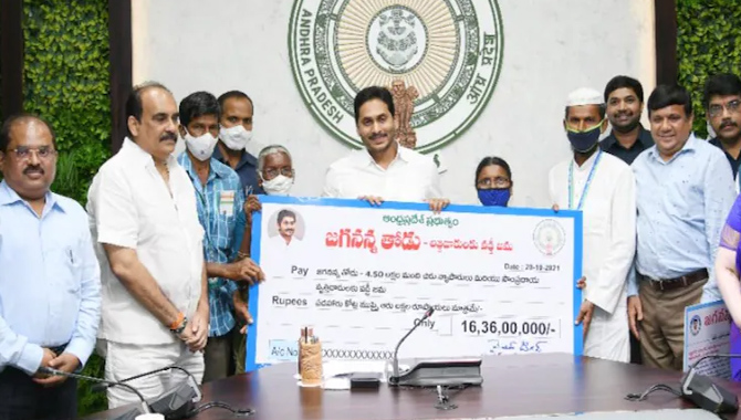 ‘జగనన్న తోడు’ లబ్ధిదారుల ఖాతాల్లో రూ.16.36 కోట్లు జమ