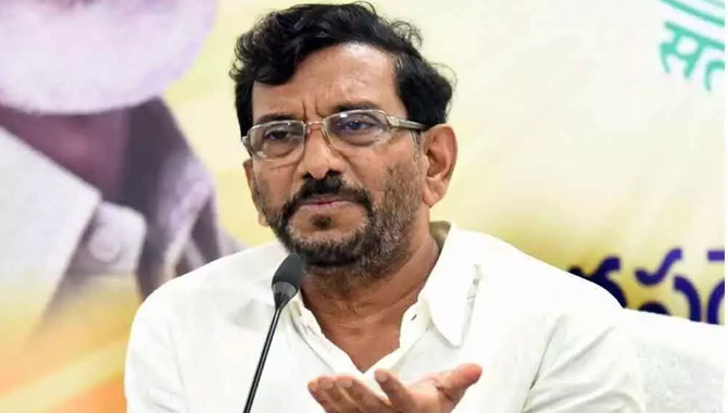 ఏపీలో బాధితులను.. ముద్దాయిలుగా మారుస్తున్నారు