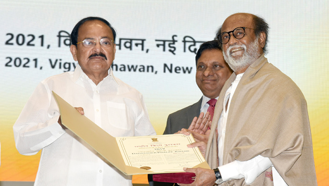 జాతీయ చలనచిత్ర అవార్డుల ప్రదానోత్సవం.. దాదాసాహెబ్‌ ఫాల్కే అందుకున్న రజినీకాంత్