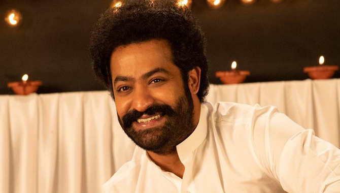 ‘ఆర్ఆర్ఆర్’ తర్వాత ఎన్టీఆర్ మరో భారీ ప్రాజెక్ట్  బాలీవుడ్ దర్శకుడితో ఎన్టీఆర్‌ చర్చలు