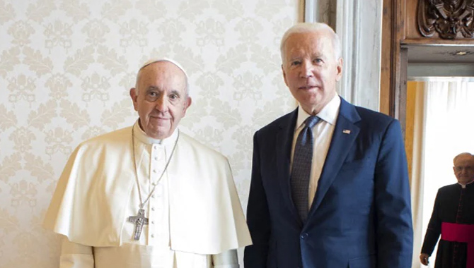 అమెరికా అధ్యక్షుడిని కలిసిన పోప్ ఫ్రాన్సిస్