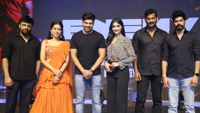 స్నేహితుడిగా ఆ 1800 మంది పిల్లల బాధ్యతను నేను తీసుకుంటాను – ‘ఎనిమి’ ప్రీ రిలీజ్ ఈవెంట్‌ లో విశాల్