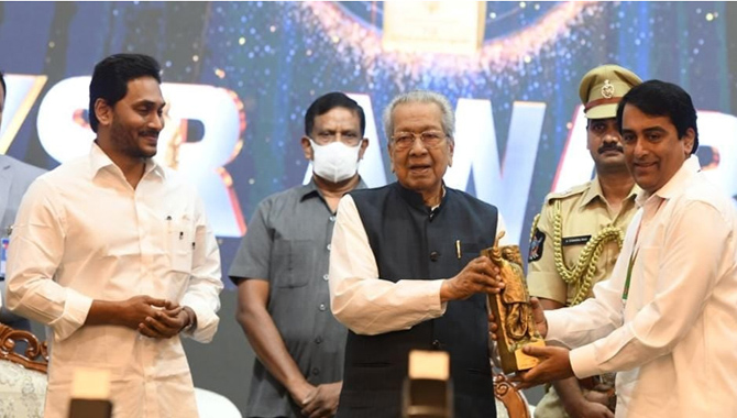 ప్రతిభకు ఏపీ ప్రభుత్వ పురస్కారం