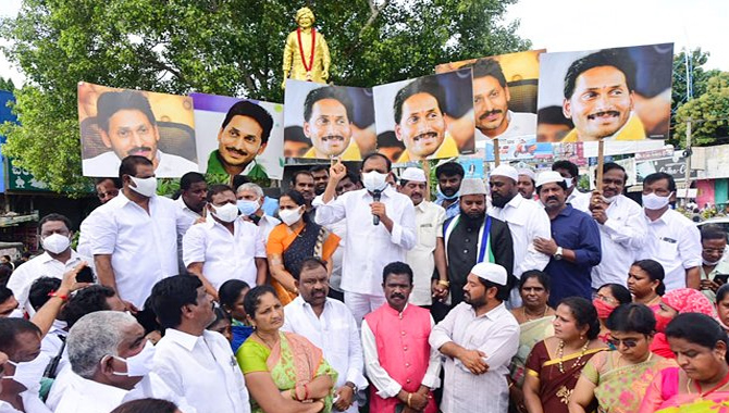 ఆనాడు వైఎస్ఆర్.. నేడు జగన్ మాత్రమే  : వెల్లంపల్లి