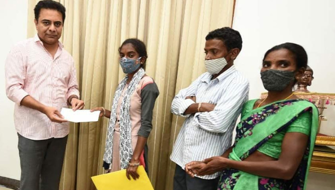 గిరిజన విద్యార్థిని కారం శ్రీలత ను ఆదుకున్న మంత్రి కేటీఆర్