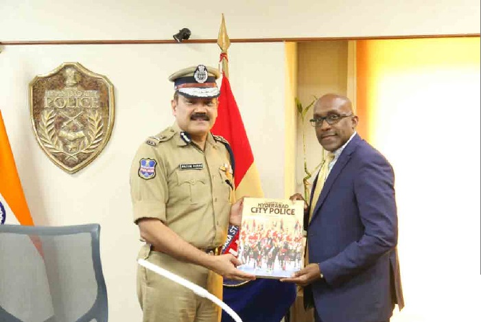 హైదరాబాద్ సీపీని కలిసిన అమెరికా ఎంబసీ సీఎస్‌ఓ