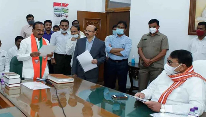 ఎమ్మెల్యేగా ఈటల రాజేందర్ ప్రమాణ స్వీకారం