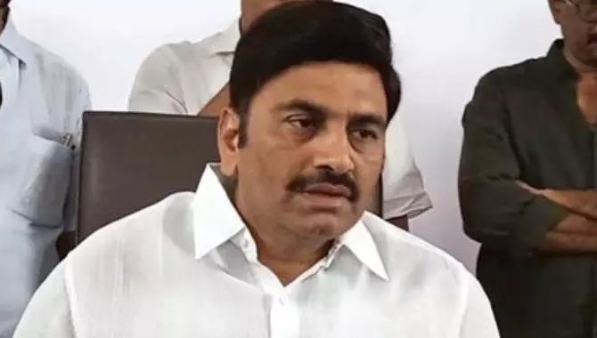 దీని వెనక కచ్చితంగా పెద్దల హస్తం దీని వెనక కచ్చితంగా పెద్దల హస్తం