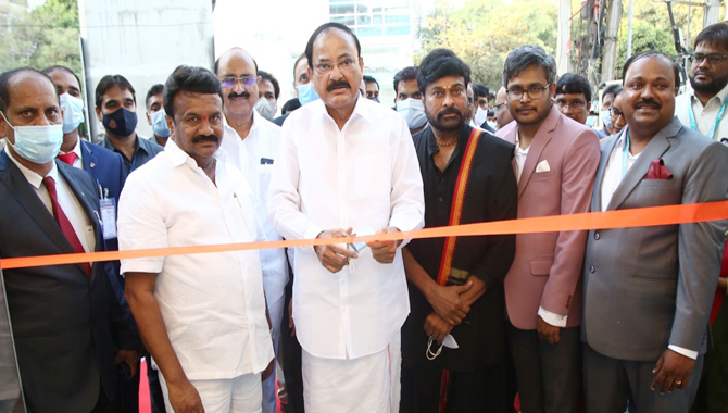 హైదరాబాద్ లో యోధా లైఫ్ లైన్ డియాగ్నోస్టిక్స్ సెంటర్ ప్రారంభించిన ఉప రాష్ట్రపతి
