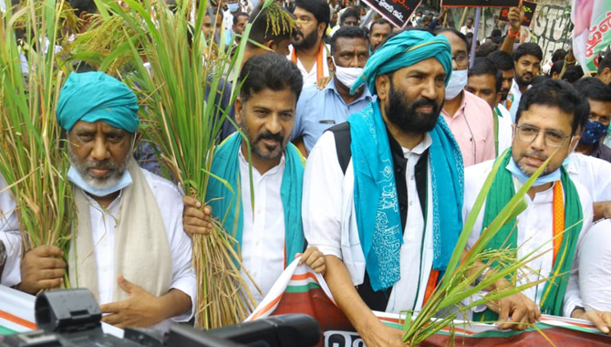 సీఎం కేసీఆర్ ధర్నా చేయడం హాస్యాస్పదం  : ఉత్తమ్