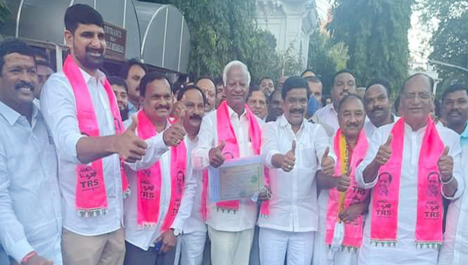 టీఆర్ఎస్ ఎమ్మెల్సీలు ఏకగ్రీవ ఎన్నిక