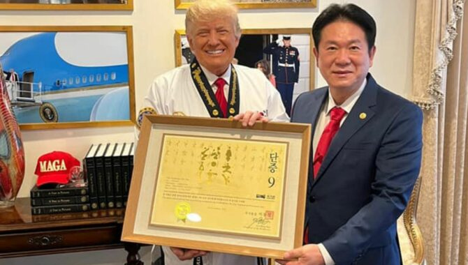 డొనాల్డ్  ట్రంప్‌కు తైక్వాండో బ్లాక్ బెల్ట్