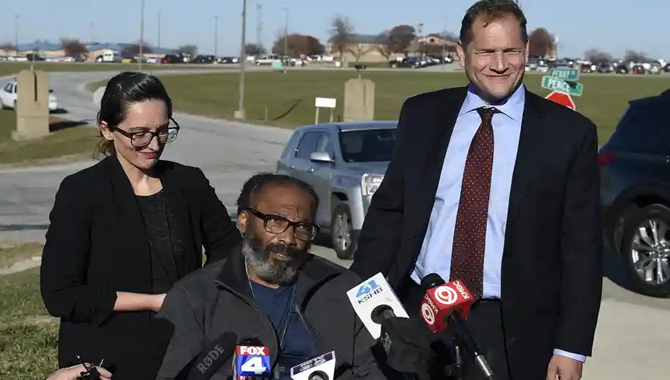 అమెరికాలో చేయని నేరానికి.. 43 ఏళ్ల జైలు శిక్ష