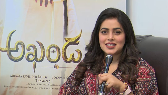 అఖండ లో బాలా సర్‌ను చూస్తే దేవుడిని చూసినట్టు అనిపించేది – హీరోయిన్ పూర్ణ