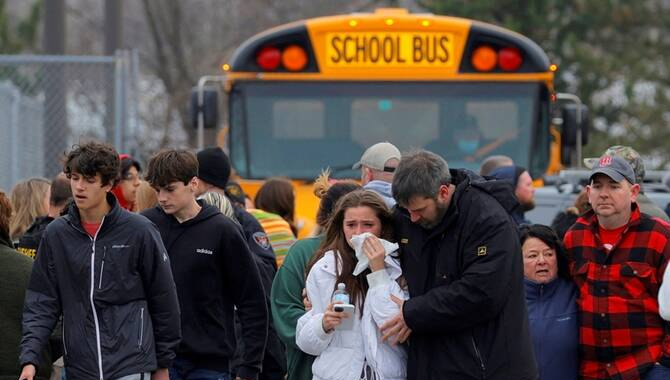 అమెరికాలో కాల్పుల కలకలం