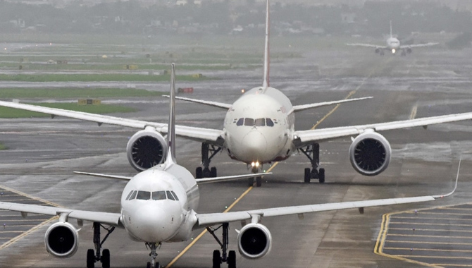 అంతర్జాతీయ విమానాల పునరుద్ధరణపై.. డీజీసీఏ కీలక ప్రకటన