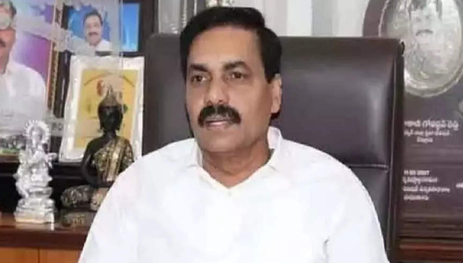 మహాపాదయాత్ర  కాదు.. రాజకీయ యాత్ర