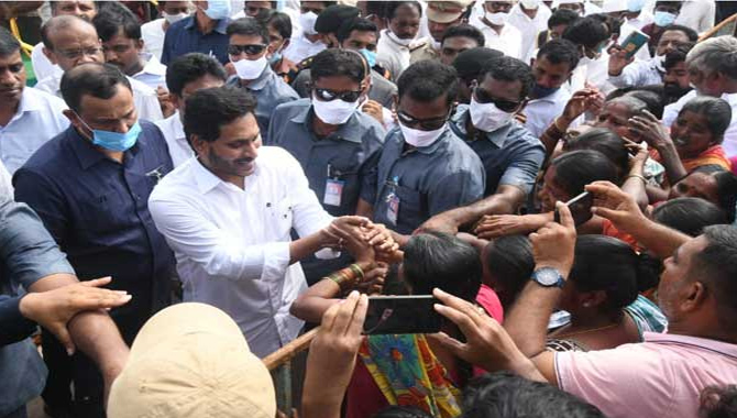 వారికి అయిదు సెంట్ల స్థలంలో ఇల్లు : వైఎస్ జగన్