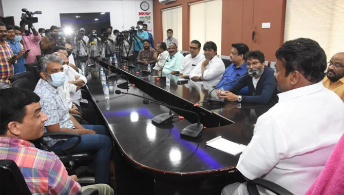 ఎలాంటి భయాందోళన చెందాల్సిన అవసరం లేదు : మంత్రి తలసాని శ్రీనివాస్ యాదవ్ హామీ