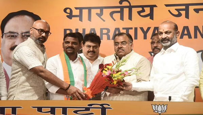బీజేపీలో చేరిన తీన్మార్  మల్లన్న