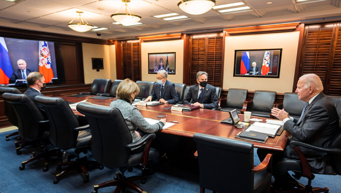 ఆక్రమిస్తే ఆంక్షలు తప్పవు : రష్యాకు అమెరికా హెచ్చరిక