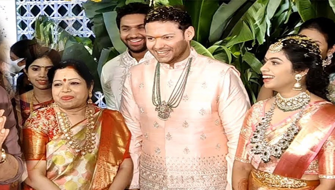 ఘనంగా మంత్రి బొత్స సత్యనారాయణ కుమారుడి నిశ్చితార్థ వేడుక