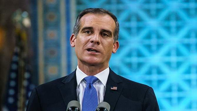 అమెరికన్ సెనెట్ ముందుకు గార్సెట్టి