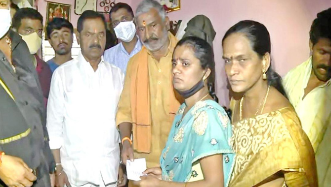 సాయితేజ కుటుంబానికి ఏపీ ప్రభుత్వం ఆర్థిక సహాయం