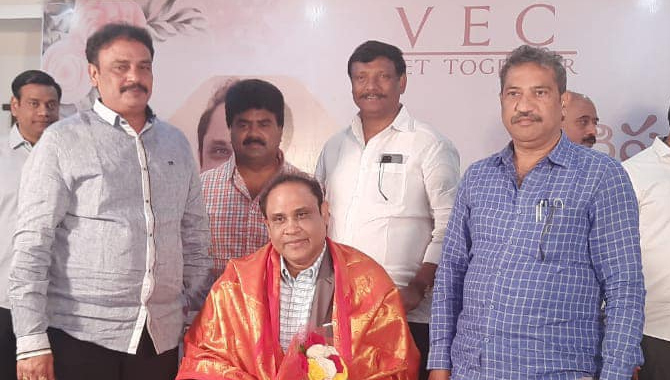 తానా అధ్యక్షులు అంజయ్య చౌదరికి పూర్వ విద్యార్థుల ఆత్మీయ సత్కారం