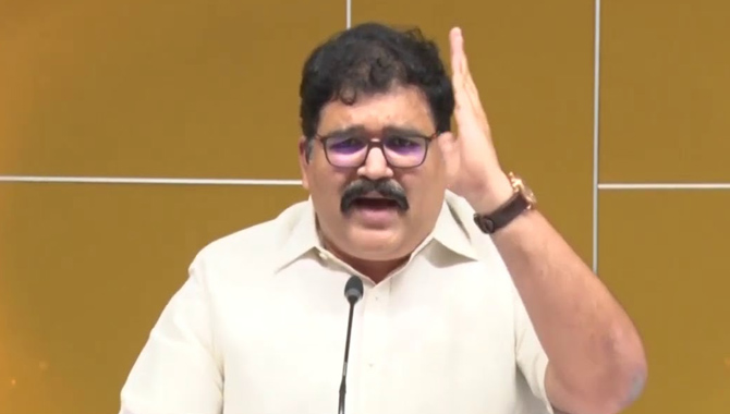 సీఐడీ అడ్డంపెట్టుకుని వేధింపులు