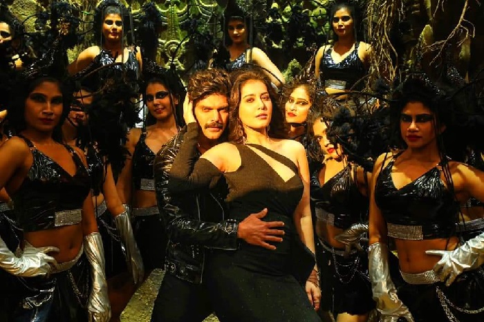 తెలుగులో ‘అంతఃపురం’గా వస్తున్న సుందర్ సి, ఆర్య, రాశీ ఖన్నాల ‘అరణ్మణై 3’