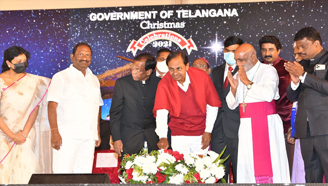 క్రిస్మస్‌ వేడుకల్లో పాల్గొన్న సీఎం కేసీఆర్‌